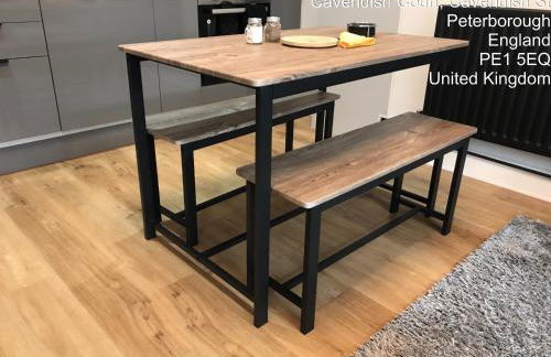 Perfect 1 Bed Apartment - Central with Parking, WiFi, TV, Desk - Foto 2