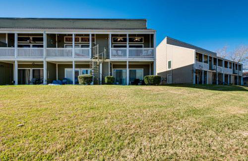 Steps to Lake Conroe! Condo with Balcony and Views - Foto 24