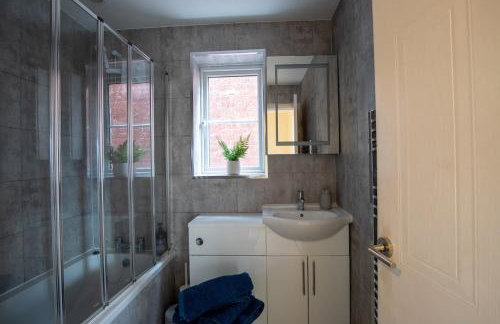 2BR Home Near Shops & Transport Links - Foto 29