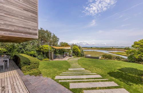 Breathtaking Home with Parking - Pass the Keys - Photo 27