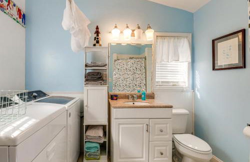 Oceanfront Gem with Rooftop Deck Steps to Sand - Foto 13