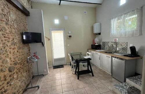 Studio à Le Boulou centre ville- pour 2 - petit prix- Juillet-aout réservation d'1 semaine minimum-check in 17-19h - Foto 4