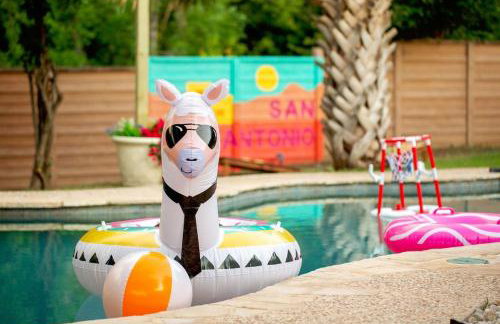 Pool! Games! Dogs! Space! - Foto 5