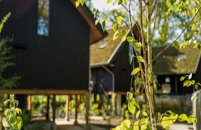 Spacious Holiday Home With Garden - Photo 13