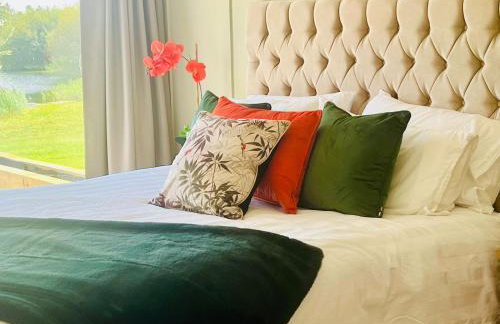 Phoenix Lodge - Luxury 2 ensuite bedrooms, lakeside views - Foto 21