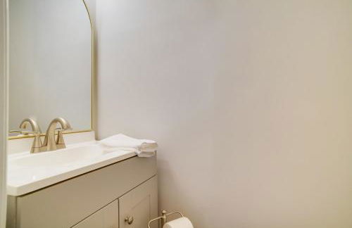 Beachfront Saint Helena Island Condo with Amenities! - Foto 14