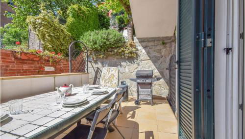 3 Bedroom Amazing Apartment In Genova - Photo 2