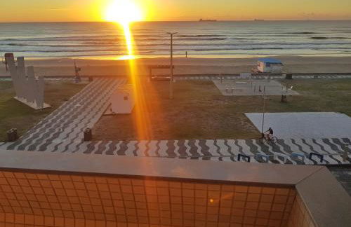 Incrível Sacada à Beira Mar APTO 3Q - Foto 3