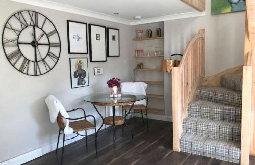 The Old Dairy - Cosy Country Cottage with Hot Tub & Log Burner - Photo 10