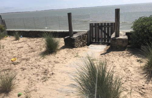 6 adultes et 2 enfants - piscine et accès plage direct - Foto 21