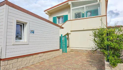 Azure Oasis with parking near the airport & beach - Foto 2