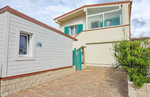 Azure Oasis with parking near the airport & beach - Foto 27