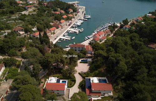 Private luxury Villa del Mar on Solta for up to 10 persons, heated pool, free parking, next to sea! FREE Kajak & Mountainbikes, GREAT living area & privacy! - Foto 3