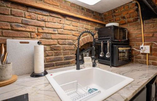 Historic Cottage Retreat-IG Cowboy Pool-Hot Tub - Photo 22