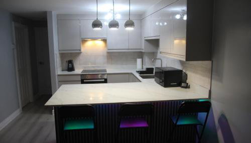 Comfy 2-bedroom Flat with Private Parking - Foto 4