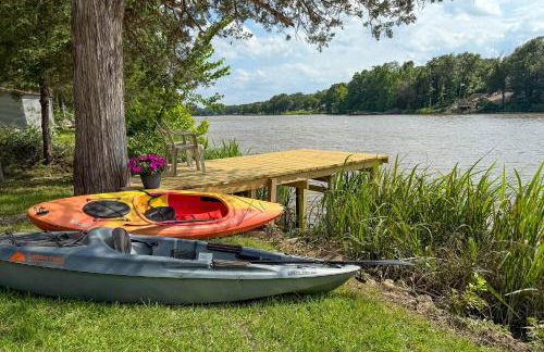 Waterfront Retreat on Raymond Gary State Lake - Foto 1