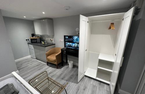 Luxury Detached Studio Apartment - Free Super Fast WiFi - Free Parking - 15 Mins from Luton Airport - Foto 9