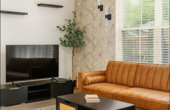 Elegant 2BR w Resort Pool and Lounge Areas 3 - Photo 8