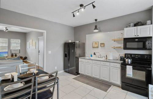 Pet&Baby Friendly 2BR w- in-unit Laundry WIFI - Foto 12