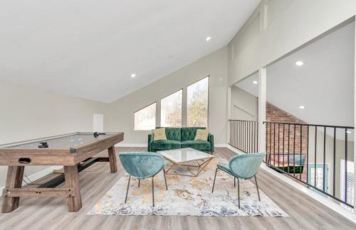 AccessibleGem 3BR Jacuzzi & Air Hockey Sleeps 13 Chinatown - Foto 8