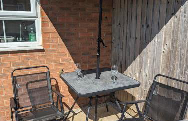 Modern Comfy 3 Bed Home - Free 2 space driveway - Free road parking - Free Netflix - Foto 48