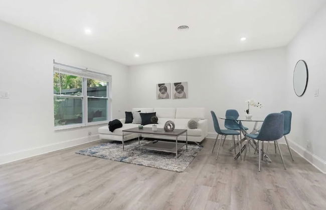 BnB Hyperion Brand New 2b2b Retreat w Patio - Foto 2