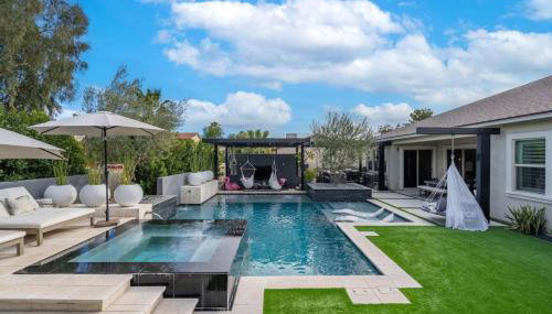 Elegant Phoenix Getaway w Pool and Spa Heating - Foto 2