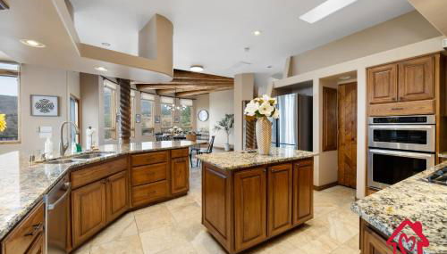 Elena's Sandia Sanctuary - An Irvie Home - Photo 5