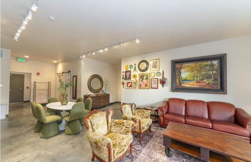 Stylish South Hill Retreat Queen Bed and Sofa Sleeper Full Kitchen Free Parking - Foto 50