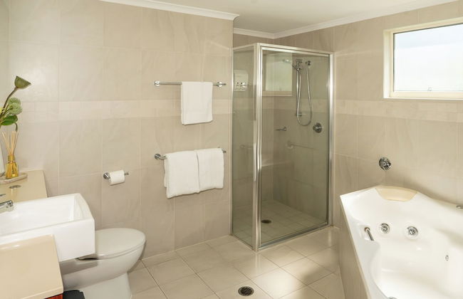 Waters Edge Apartment - Photo 59