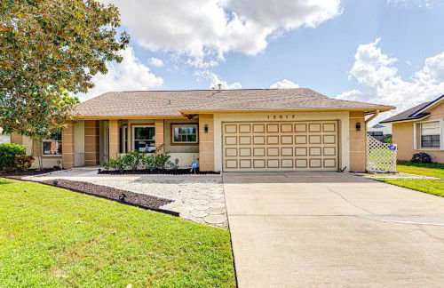 Beautiful home, centrally located to Parks with Pool - Foto 8