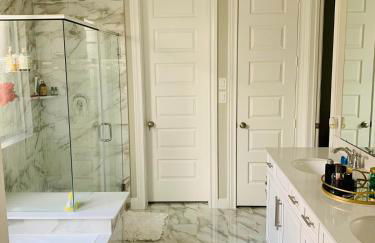 Charming Retreat Modern Luxury Family Sleeps 10 - Foto 18