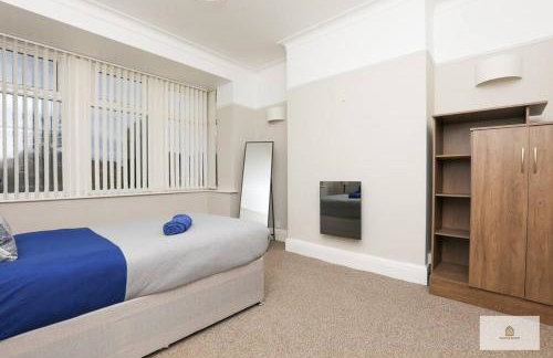 Modern 4-Bedroom 2-Bathroom with Off Road Parking in Great Sankey by Amazing Spaces Relocations Ltd - Foto 13