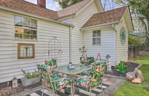 Stylish Woodfin Home with Backyard and Fire Pit - Foto 29