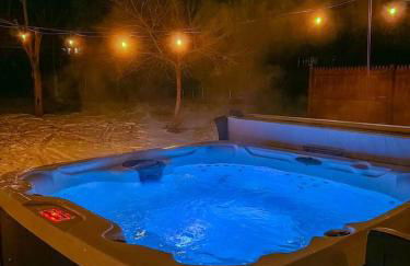 Luxe Spa Cabin: Hot Tub + Sauna + Fire - Foto 2