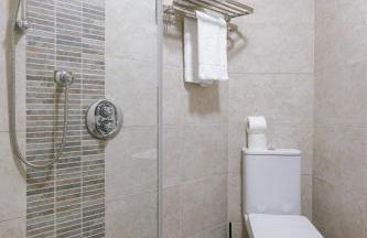 Luxurious 2 Bedroom City Centre Apartment Walking Distance to Everything Sleeps 6 - Foto 56