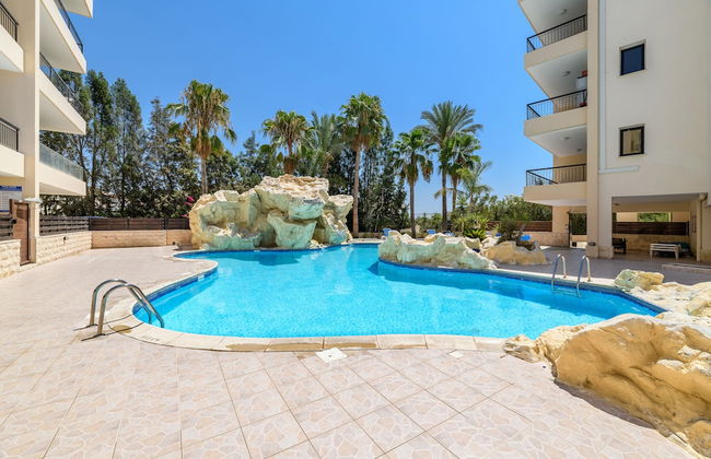 2 bed Apartment Overlooking Pool - Oroklini - Foto 14