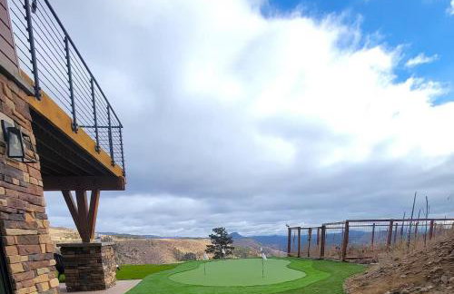Hot Tub and Scenic Views at The Bailey Lodge - Foto 51