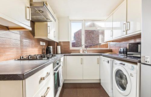 Spacious 4 Bed House in Exhall, Sleeps 7 - Foto 28