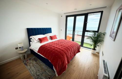 Stunning Beach Front Apartment with Sea views, FREE Parking & Balcony - Foto 11