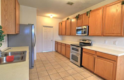 Quiet Arlington House with Yard near Joe Pool Lake! - Foto 7