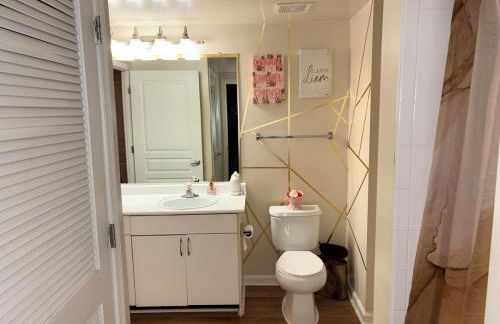 Luxury, Chic, Apt with Game Room, Movie Theatre, & 24hr Gym - Foto 14