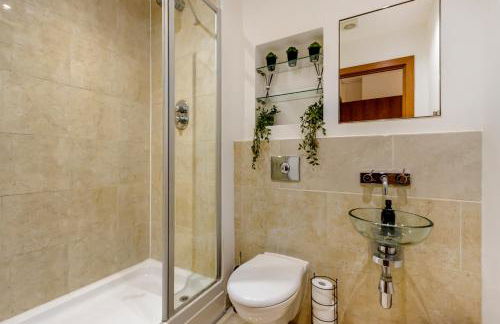 Luxury 2 Bed 2 Bath Canary Wharf Apartment with Balcony - Foto 16