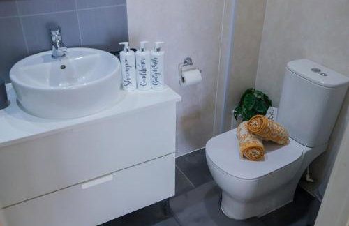 Group-Friendly 4-Bedroom-Guests 7-Ideal for Contractors Stay - Foto 10