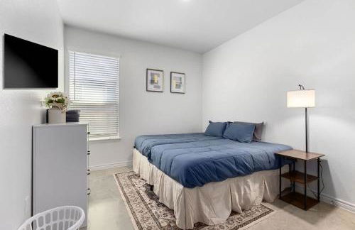 NEW 1 Story Townhome 6 BDs 5 Mile Baylor Scott & White Fenced Backyard - Professionally Managed by Stay Albatross - Foto 14