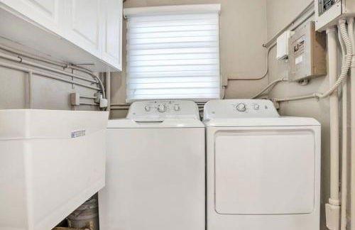 Stunning 2 Story Villa with Pool - Photo 58