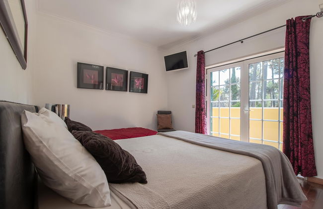 Aroeira Villa Sleeps 10 With Pool - Foto 3