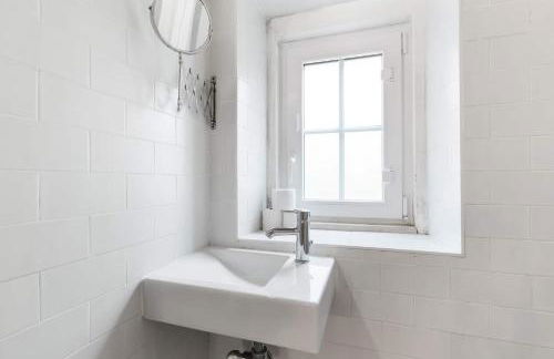 Classic Lisbon Homes: Bright & Central in Belém - Photo 63