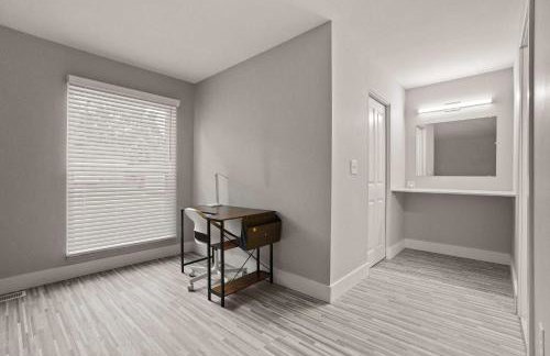 The Ultimate Rochester Getaway Cozy & Inviting - Foto 12