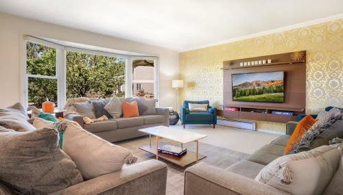 Mid-Century Mod - 7 BR Sleeps 22 - Hot Tub & Game Room - Foto 3